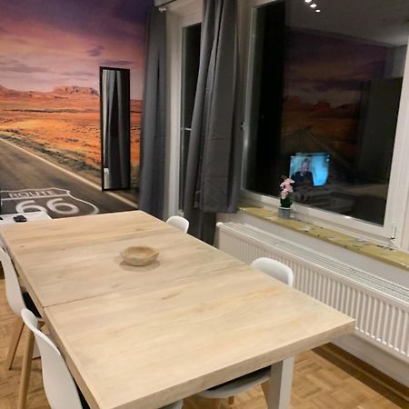 Mainpark Apartment 4 Schlafzimmer Bis Zu 10 Personen Direkt Ueber Aschaffapartment Bei Aschaffenburg Mainaschaff Eksteriør billede