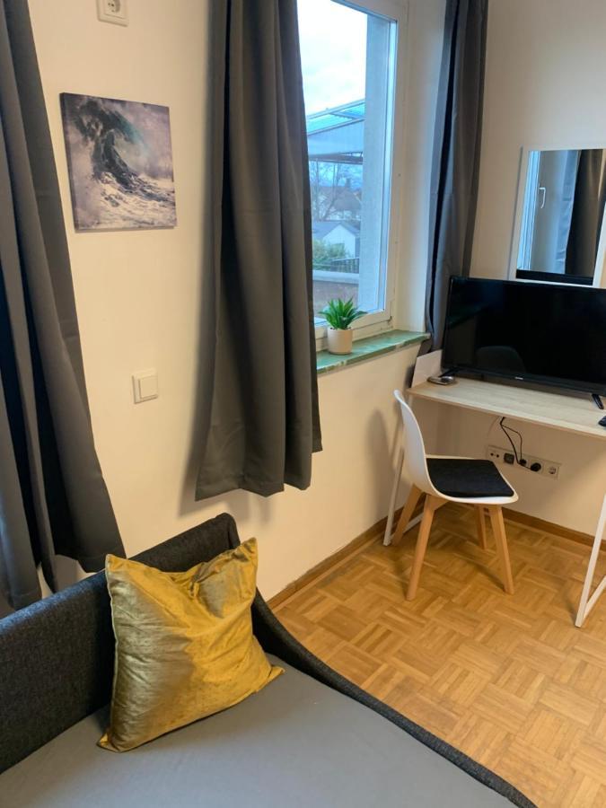 Mainpark Apartment 4 Schlafzimmer Bis Zu 10 Personen Direkt Ueber Aschaffapartment Bei Aschaffenburg Mainaschaff Eksteriør billede