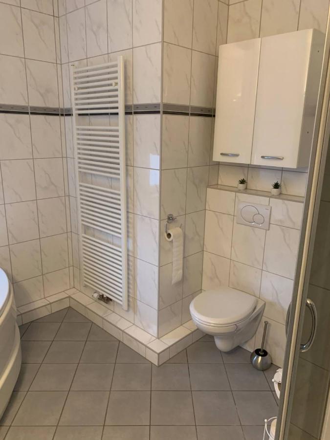 Mainpark Apartment 4 Schlafzimmer Bis Zu 10 Personen Direkt Ueber Aschaffapartment Bei Aschaffenburg Mainaschaff Eksteriør billede