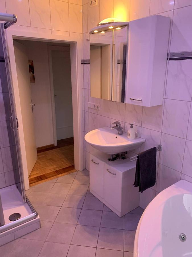 Mainpark Apartment 4 Schlafzimmer Bis Zu 10 Personen Direkt Ueber Aschaffapartment Bei Aschaffenburg Mainaschaff Eksteriør billede
